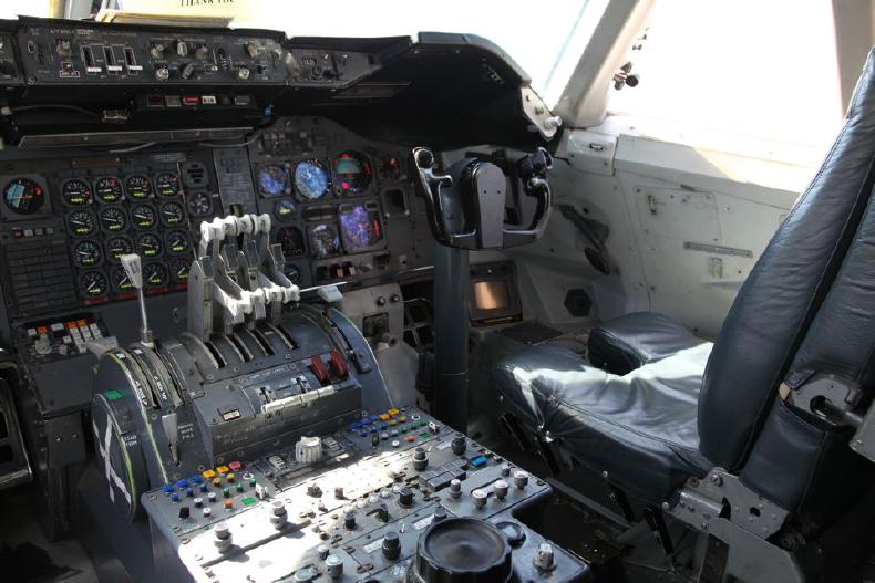 Cockpit of a Boeing 747
