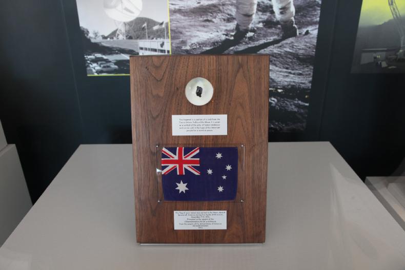 Plaque presented to the Commonwealth of Australia from the USA by Richard Nixon in 1973